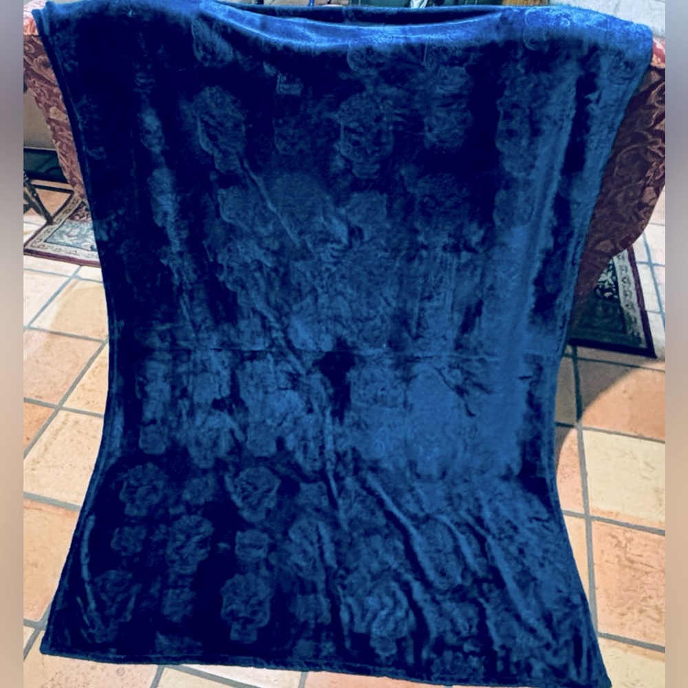 Luxurious Blue Velvet Throw Blanket